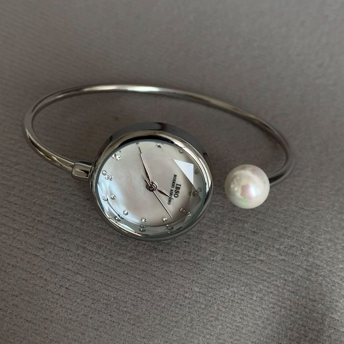 Silver Pearl cuff Brecelet Watch