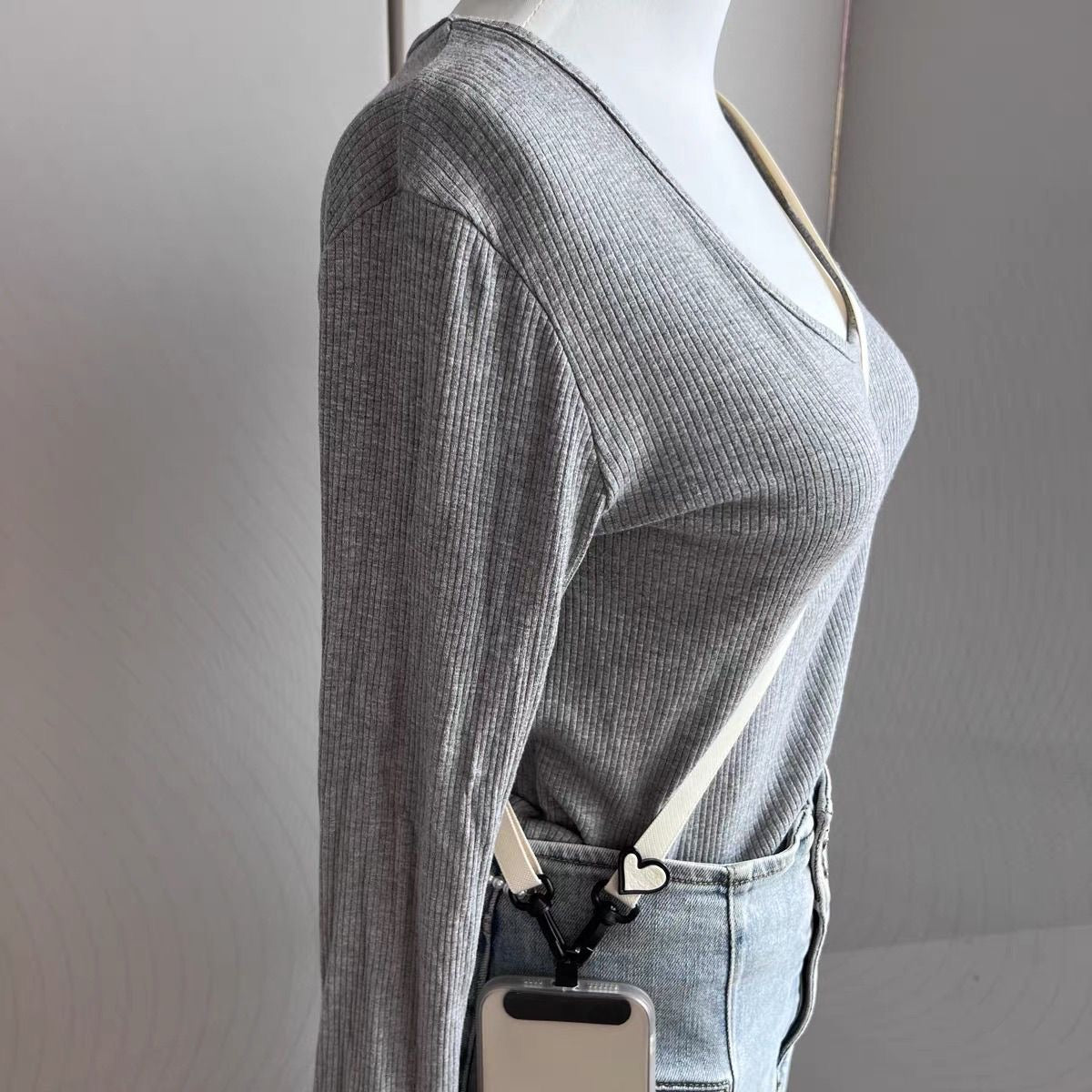 Minimalist heart-shaped adjustable crossbody phone strap
