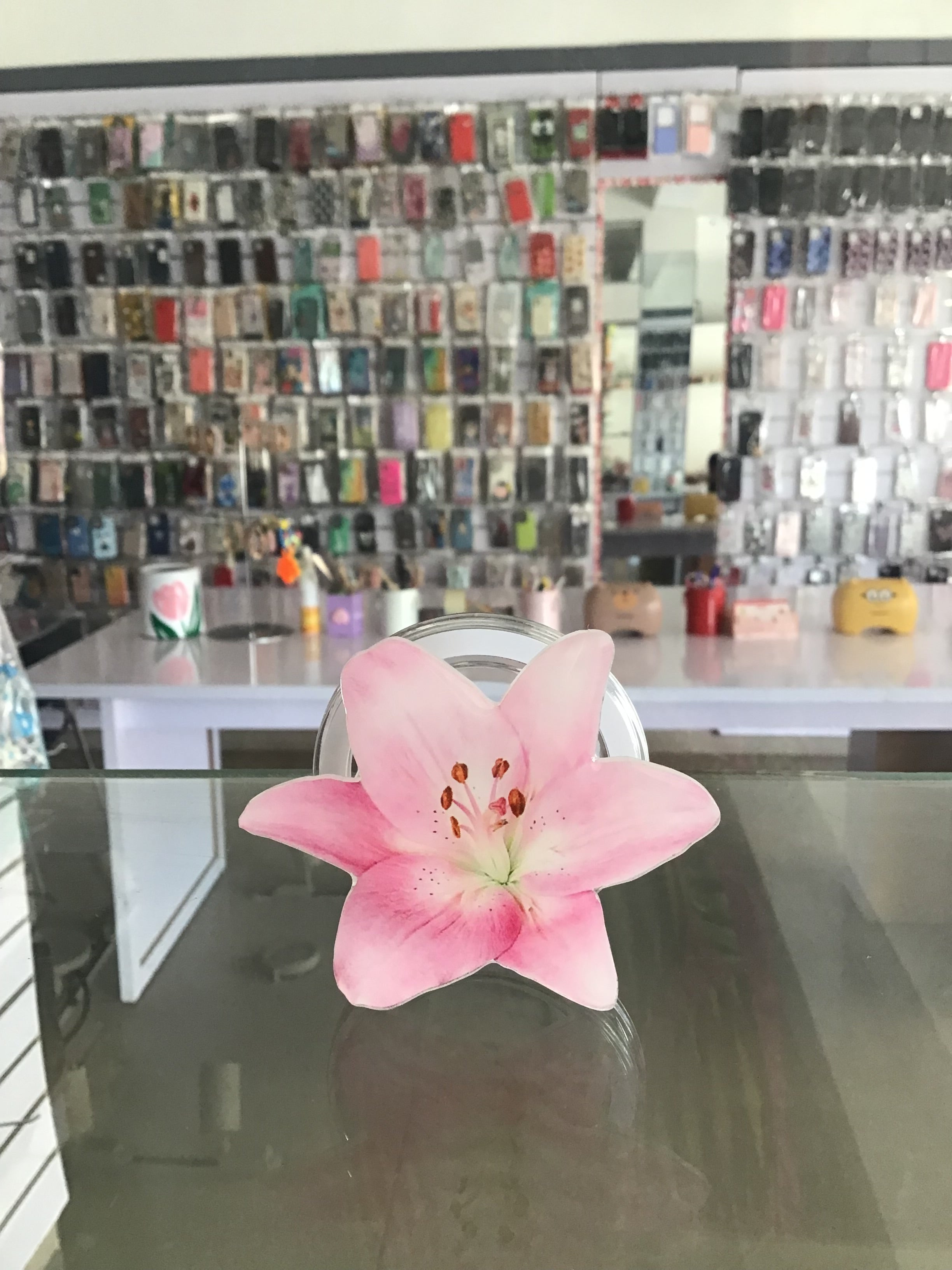 Oriental Lily Mag Safe Phone Grip