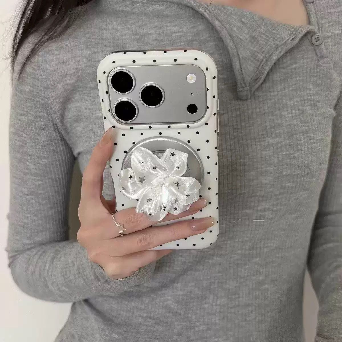 Polka dot Case With Grip
For IPhones