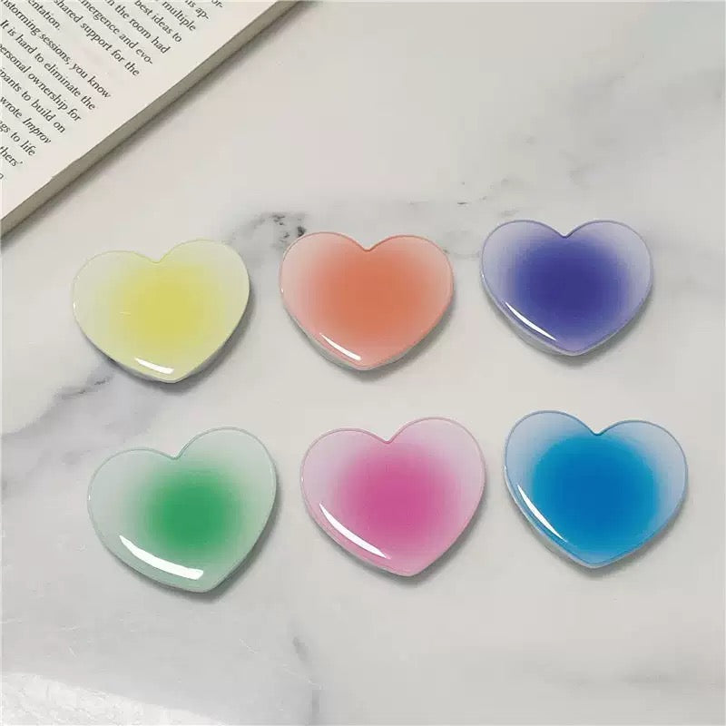 gradient heart-shaped phone grip
