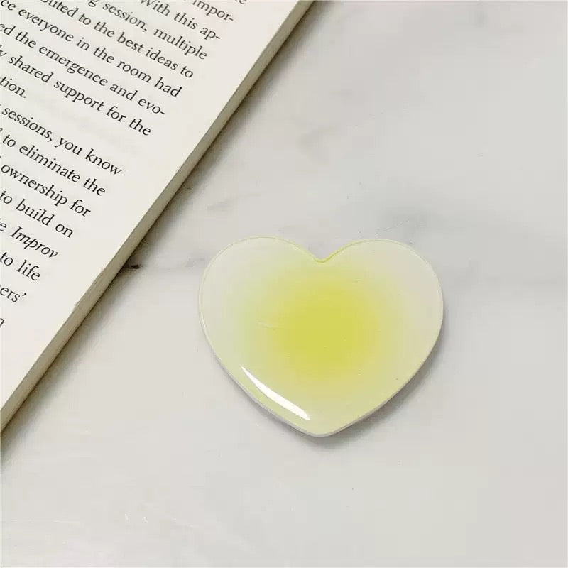 gradient heart-shaped phone grip