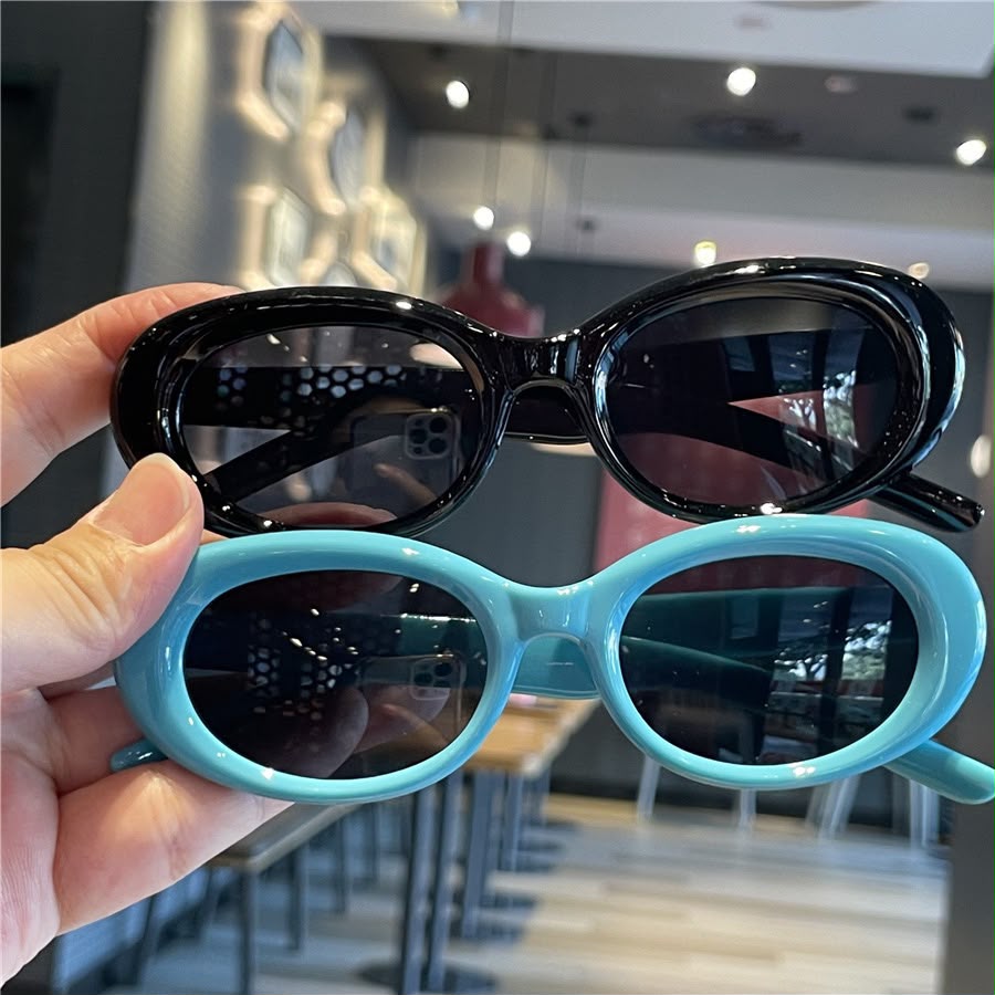 Retro oval sunglasses
