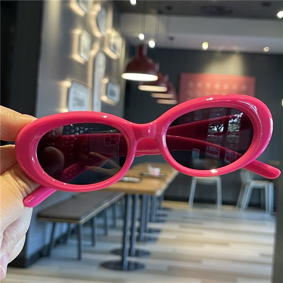 Retro oval sunglasses