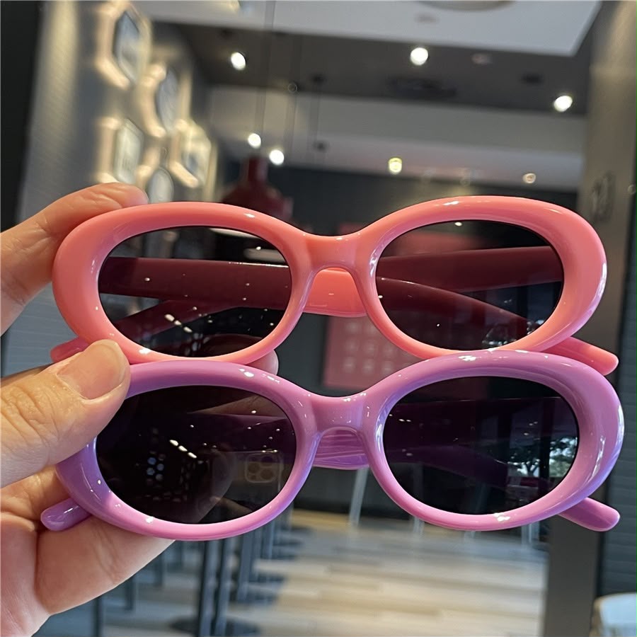 Retro oval sunglasses