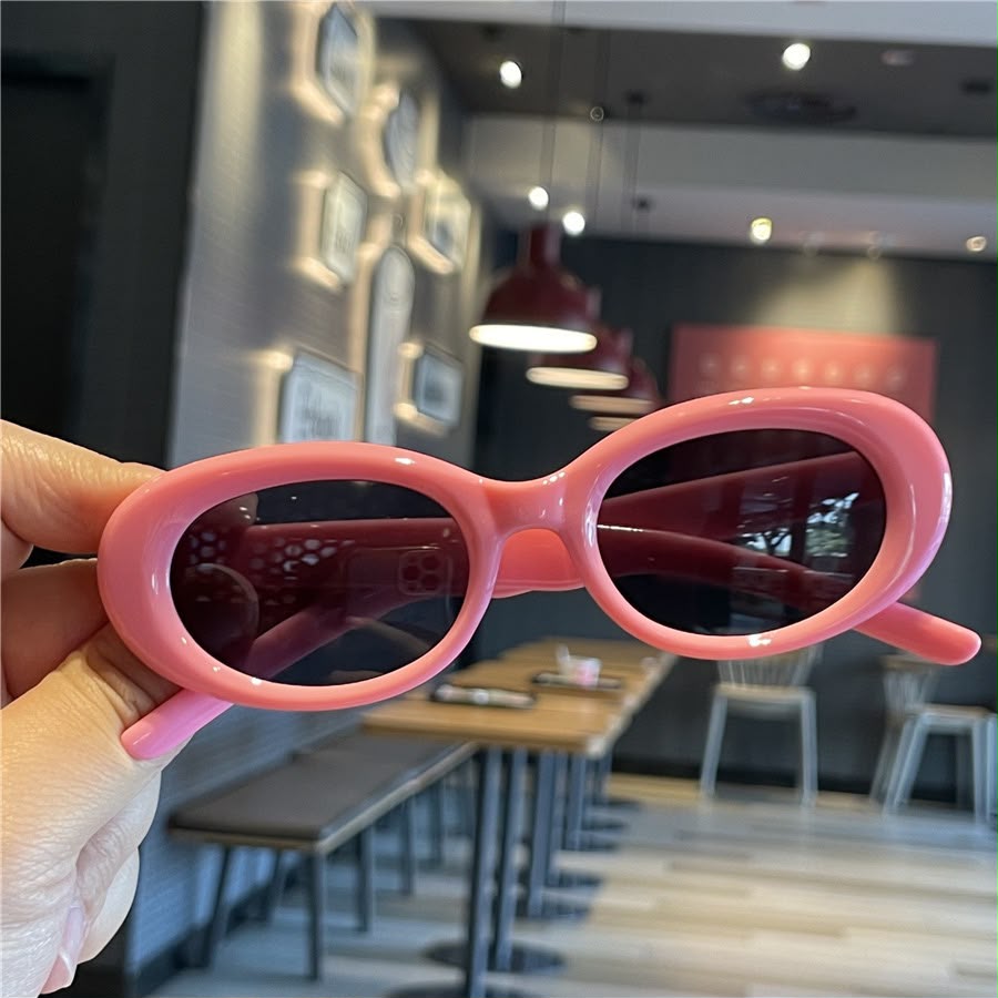 Retro oval sunglasses