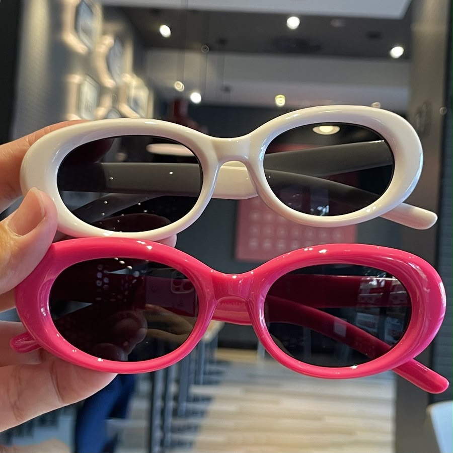 Retro oval sunglasses