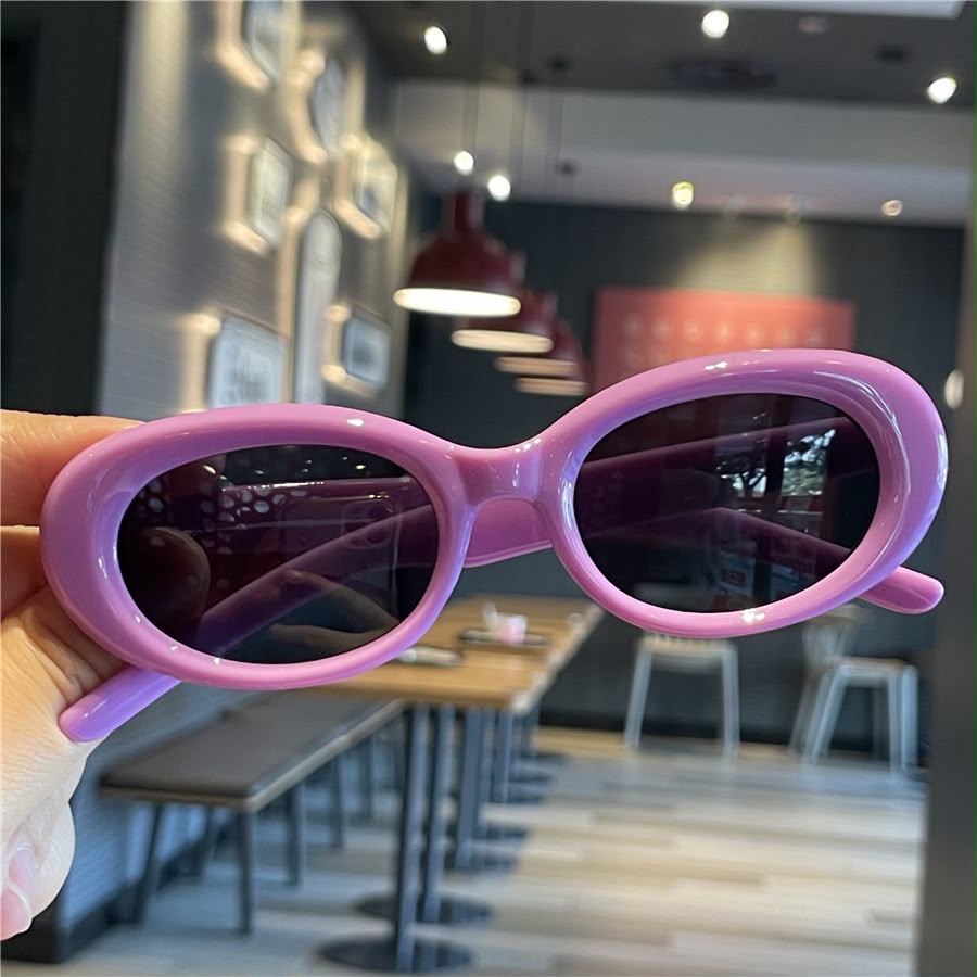 Retro oval sunglasses
