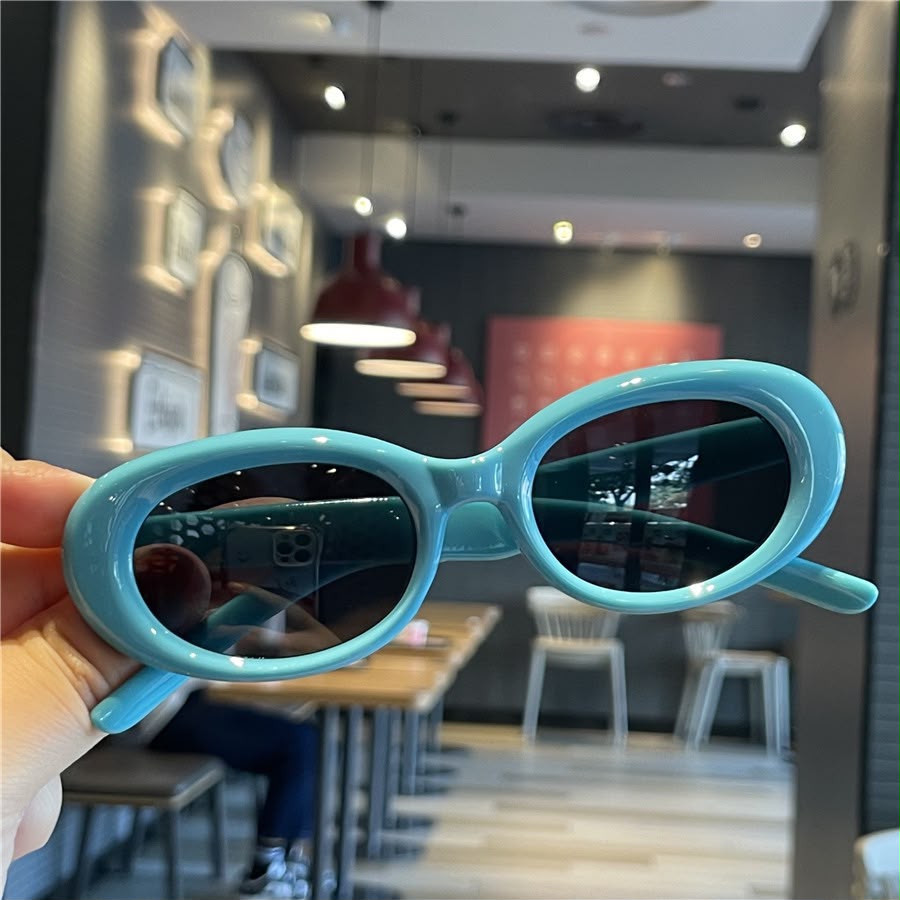 Retro oval sunglasses