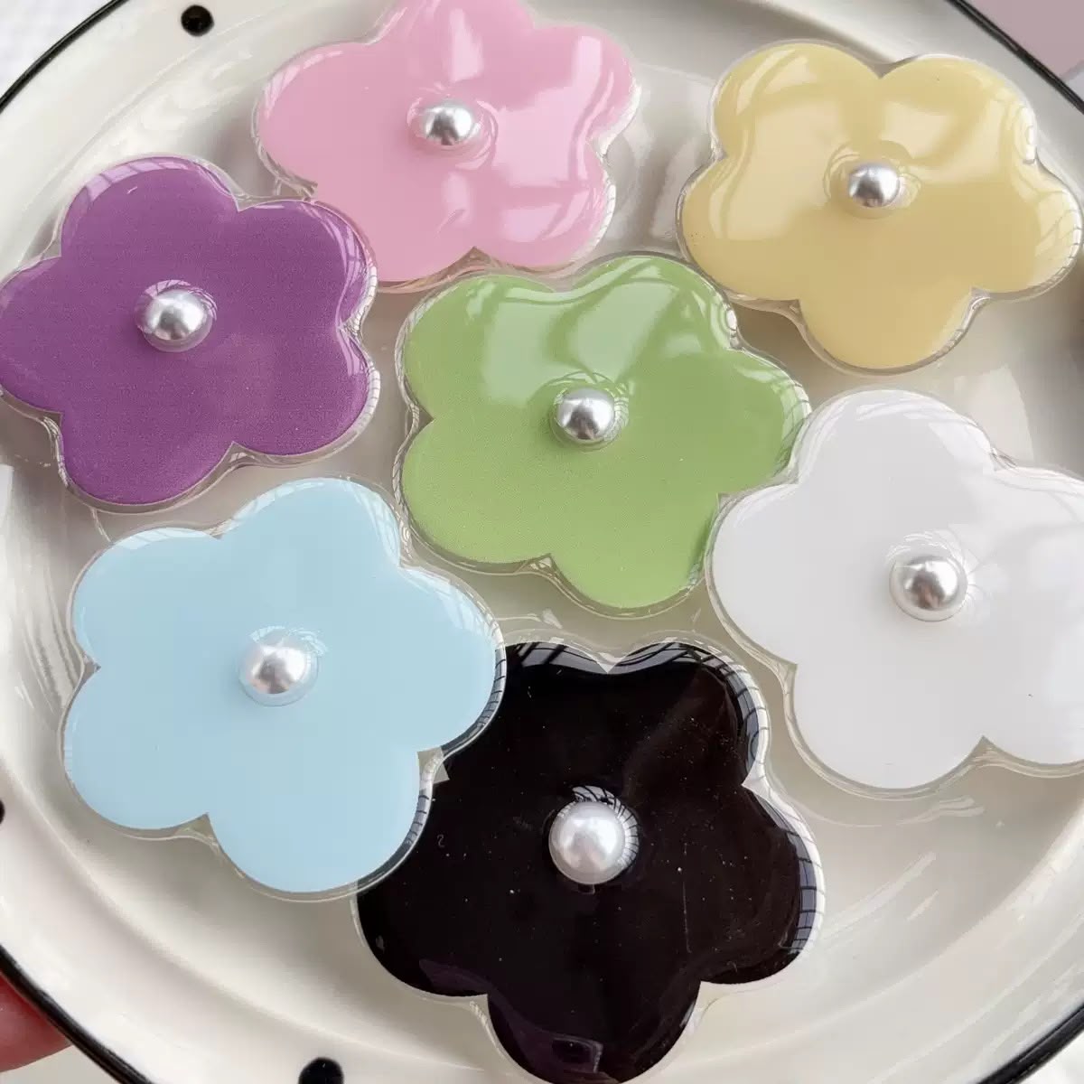 Pearl Flower phone Grip