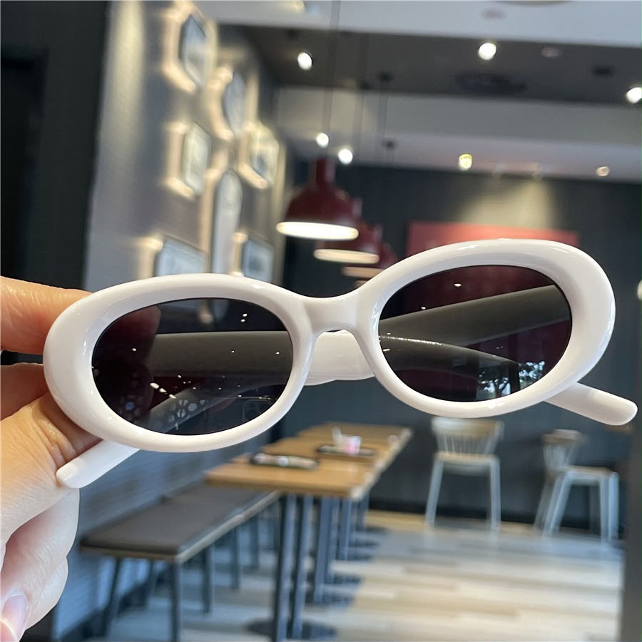 Retro oval sunglasses