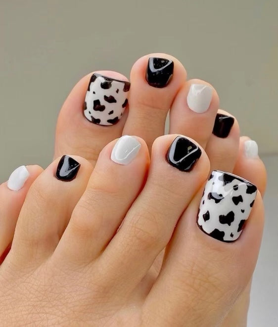 Black And White Foot Nail